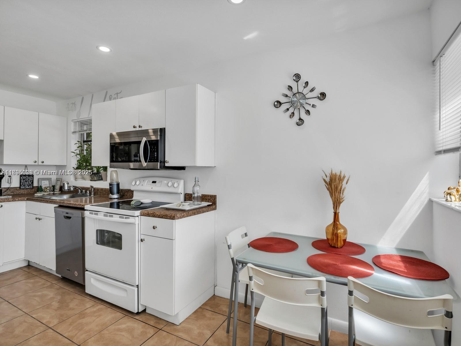 SANDS POINT CONDOMINIUM V - Residential Lease