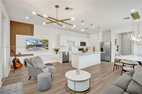 8360 NW 7th Pl Plantation FL 33324