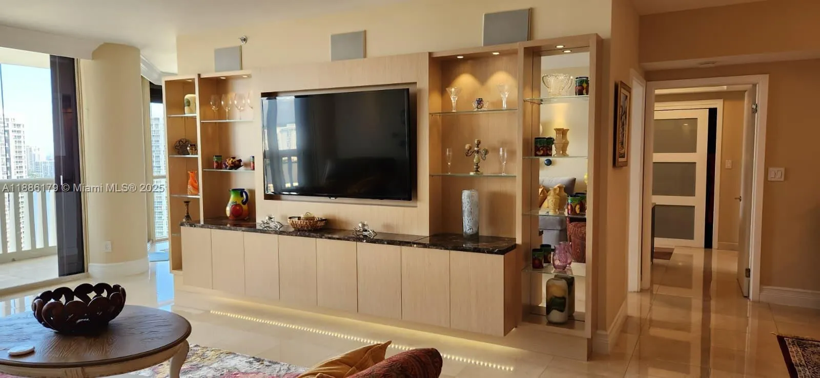 Aventura, Florida 33160, United States, 2 Bedrooms Bedrooms, ,2 BathroomsBathrooms,Residential,Active,218659