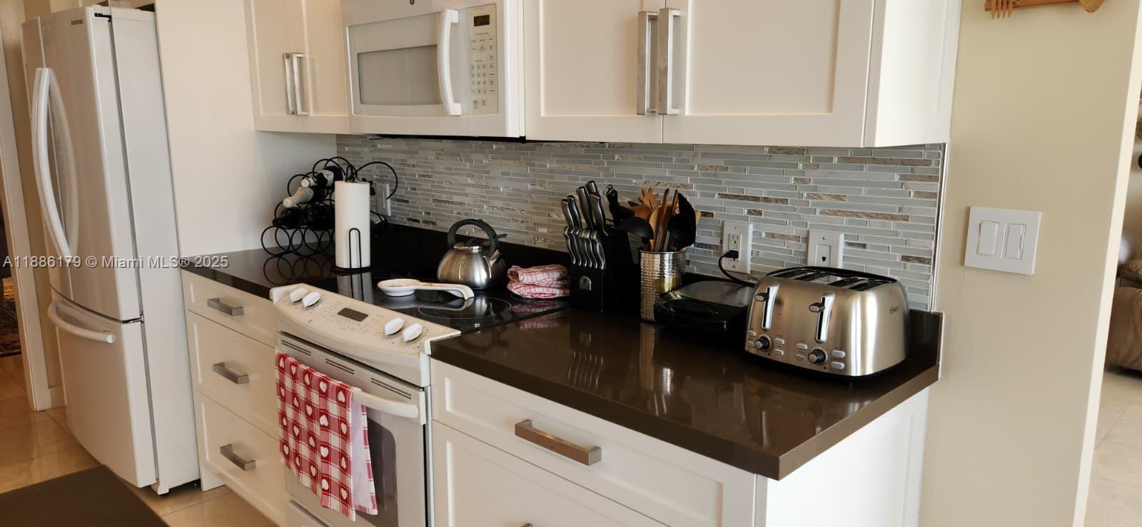 2000 ISL BLVD WILLIAMS IS - Residential Lease