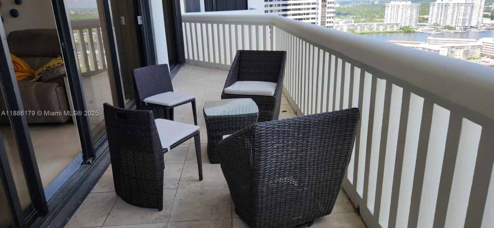 Aventura, Florida 33160, United States, 2 Bedrooms Bedrooms, ,2 BathroomsBathrooms,Residential,Active,218659