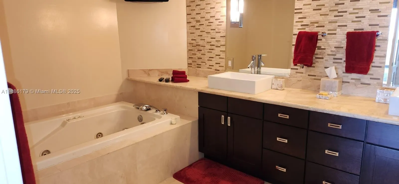 Aventura, Florida 33160, United States, 2 Bedrooms Bedrooms, ,2 BathroomsBathrooms,Residential,Active,218659