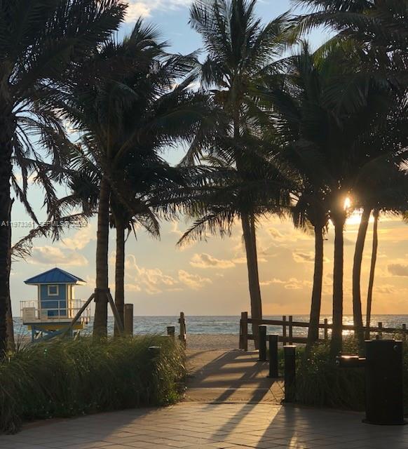 WATERWAY @ HOLLYWOOD BEAC - Residential