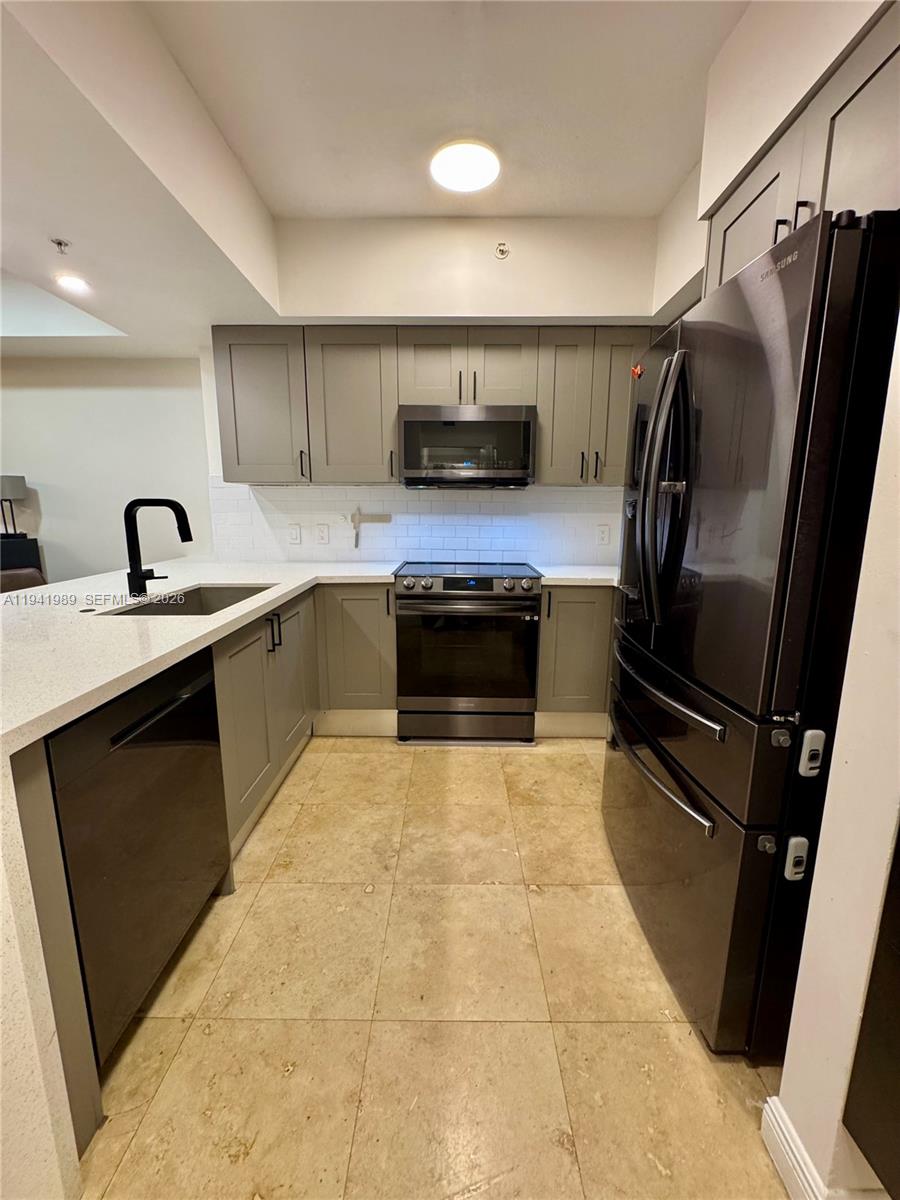 DUO CONDOMINIUM EAST - Residential Lease