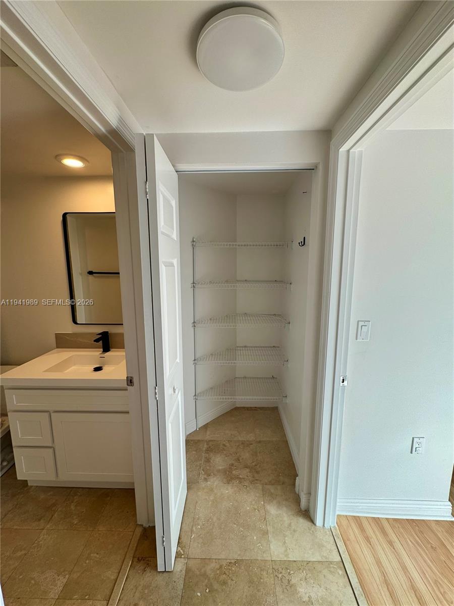 DUO CONDOMINIUM EAST - Residential Lease