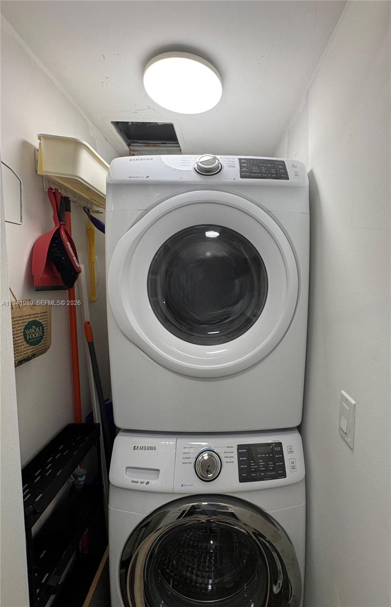 DUO CONDOMINIUM EAST - Residential Lease