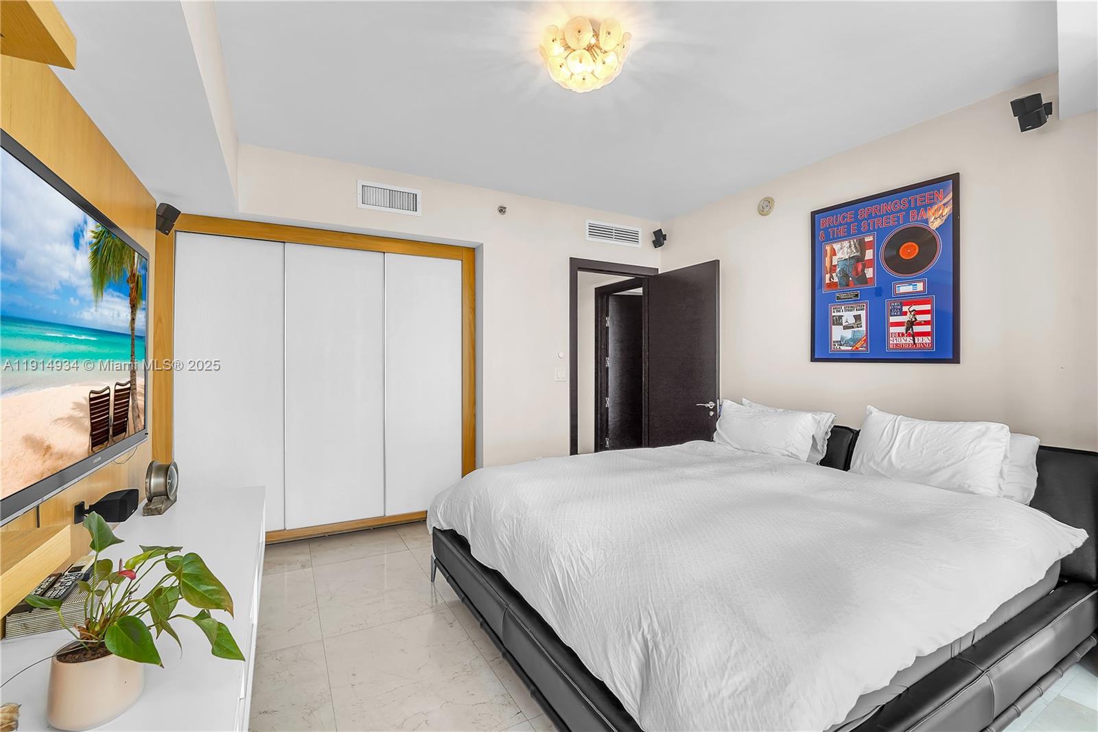 ICONBRICKELL CONDO NO 1 - Residential