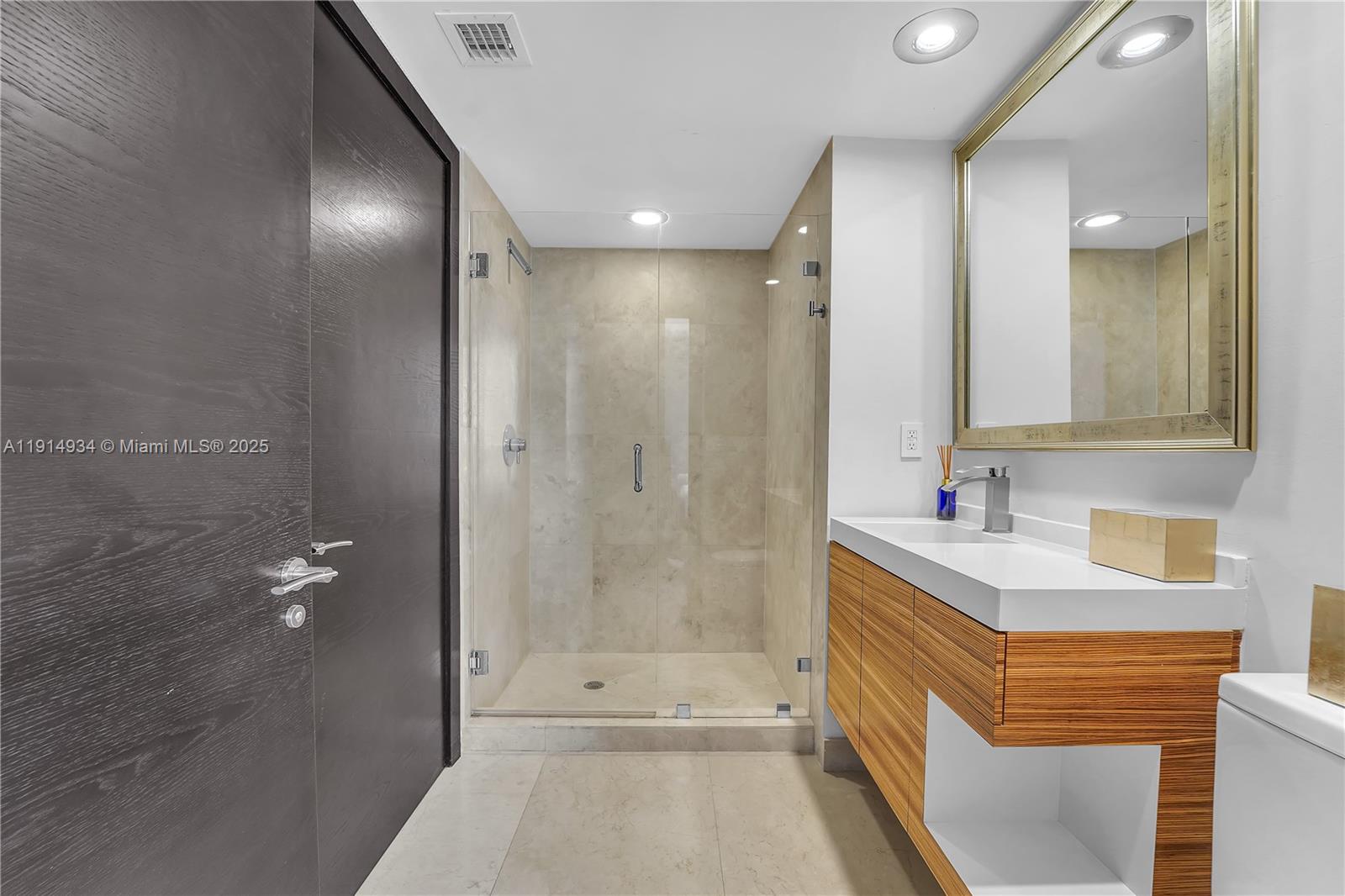 ICONBRICKELL CONDO NO 1 - Residential