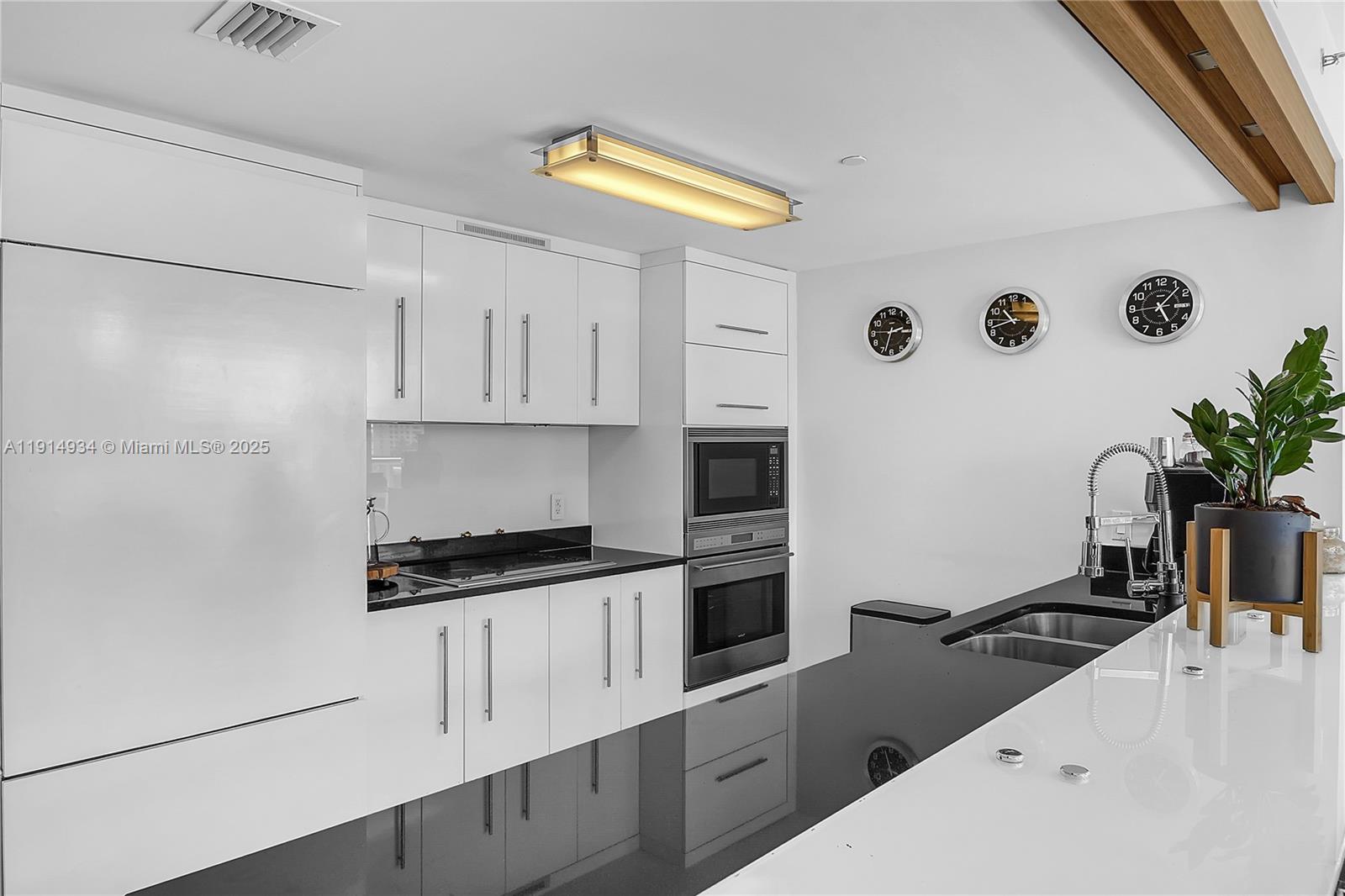 ICONBRICKELL CONDO NO 1 - Residential