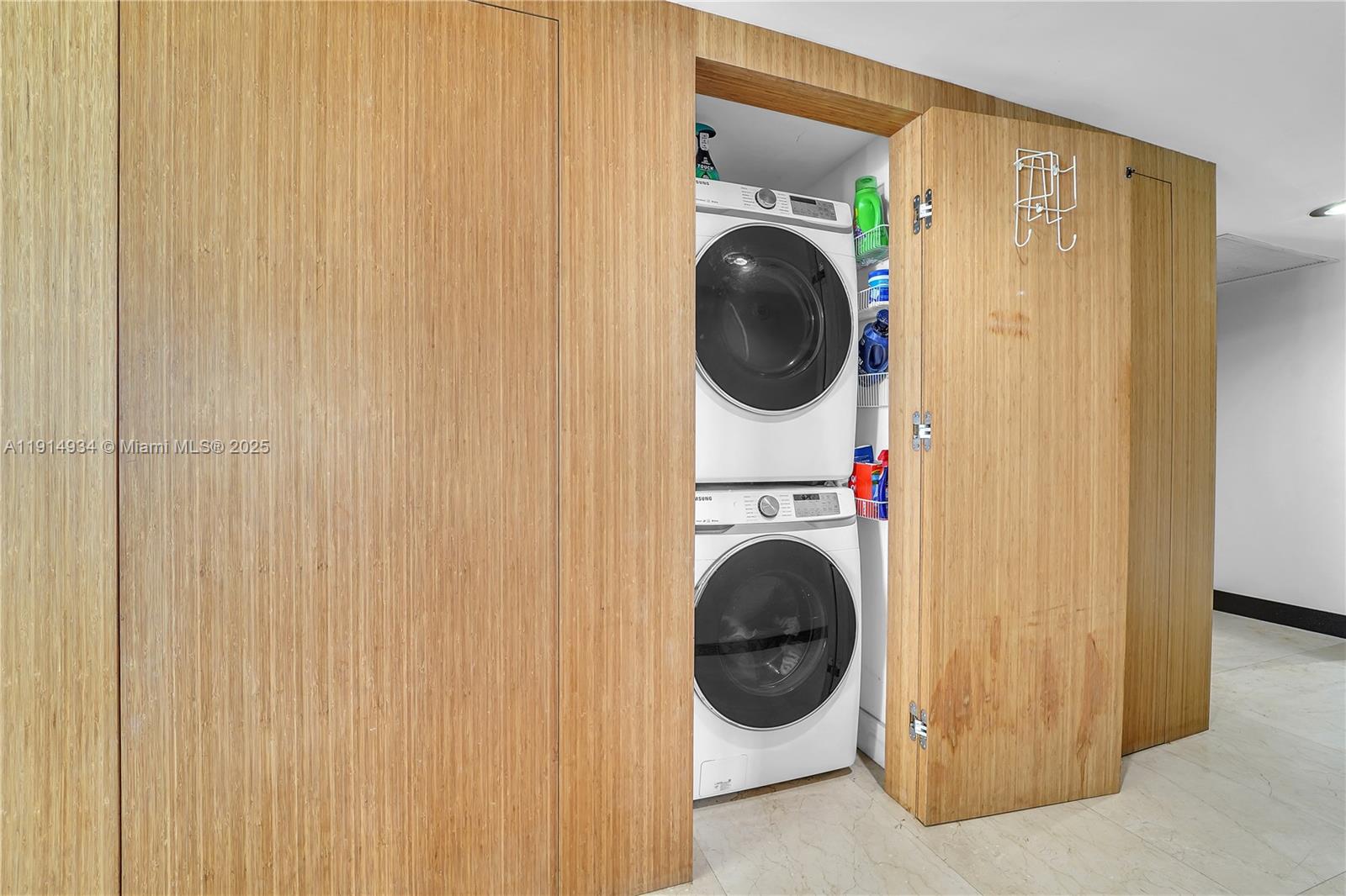 ICONBRICKELL CONDO NO 1 - Residential