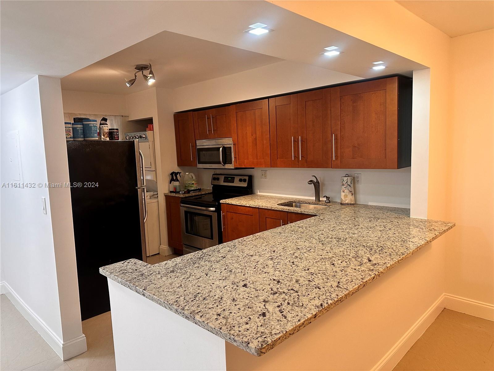 LAGO WEST CONDOMINIUM - Residential