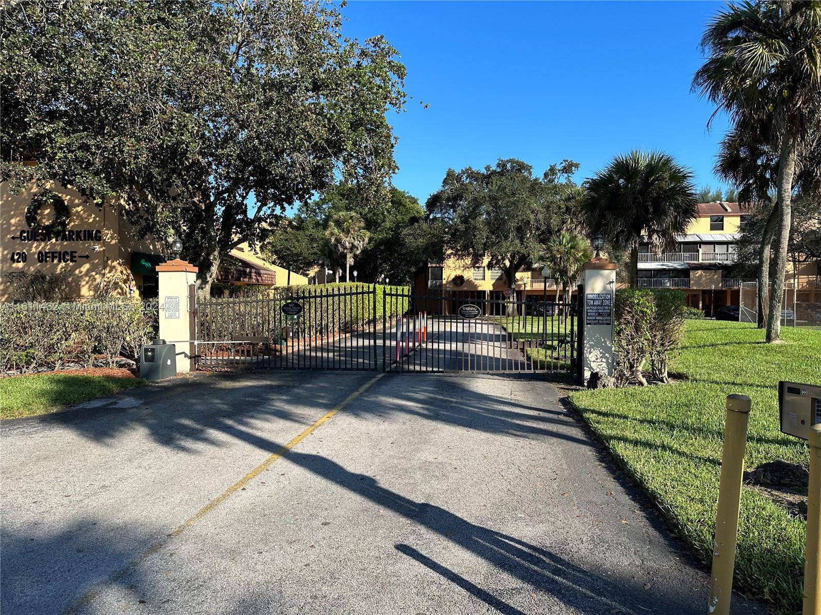 LAGO WEST CONDOMINIUM - Residential