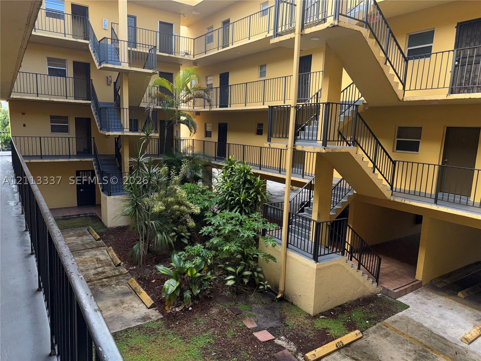 300 NE 125th St 208, North Miami FL 33161