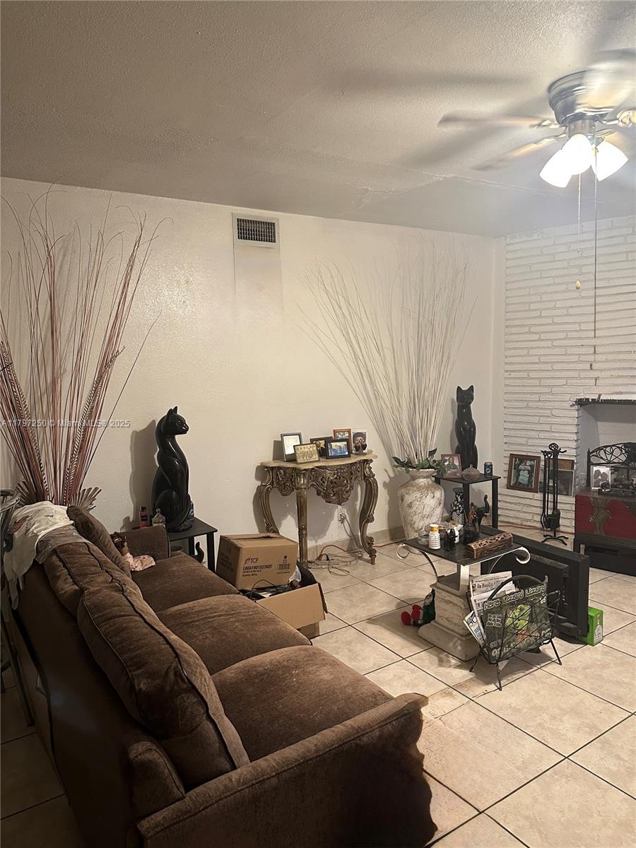 199 Nw 30th Ter, Fort Lauderdale, Broward County, Florida - 2 Bedrooms  
1 Bathrooms - 