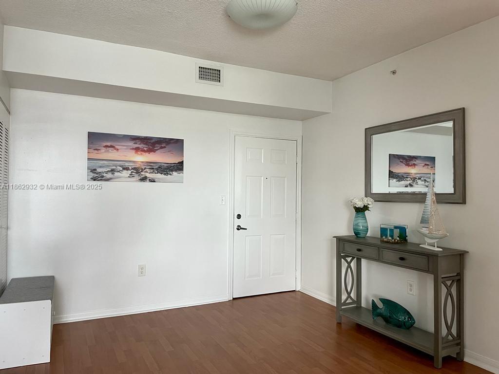 275 NE 18th St 1105