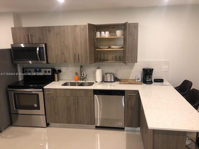 HOLLYWOOD SOUTH SIDE ADD - Residential Lease