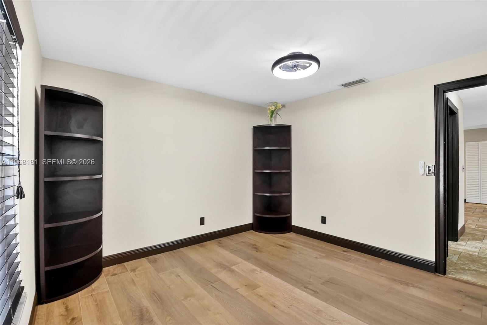 SUGAR POND MANOR OF WELLI - Residential