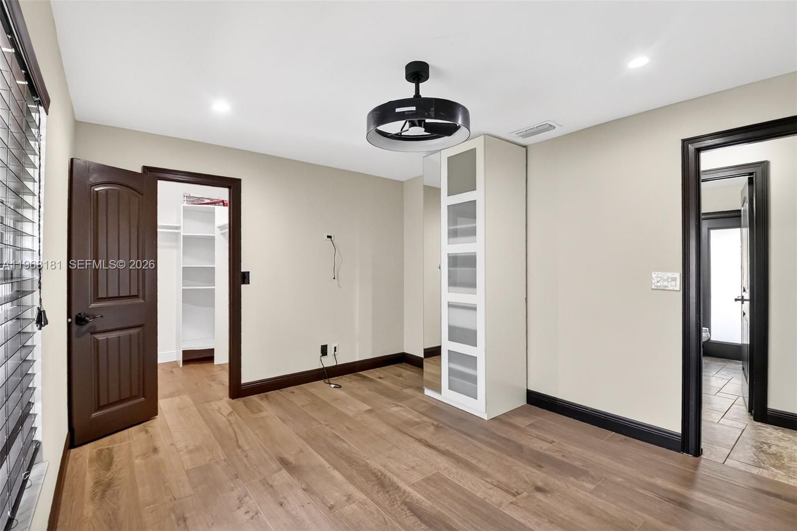 SUGAR POND MANOR OF WELLI - Residential