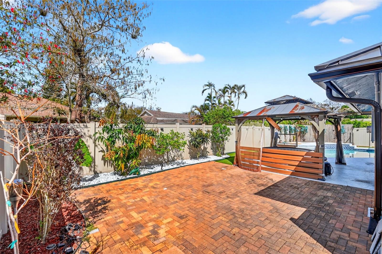 SUGAR POND MANOR OF WELLI - Residential