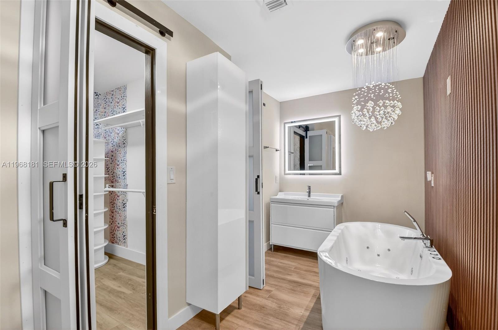 SUGAR POND MANOR OF WELLI - Residential