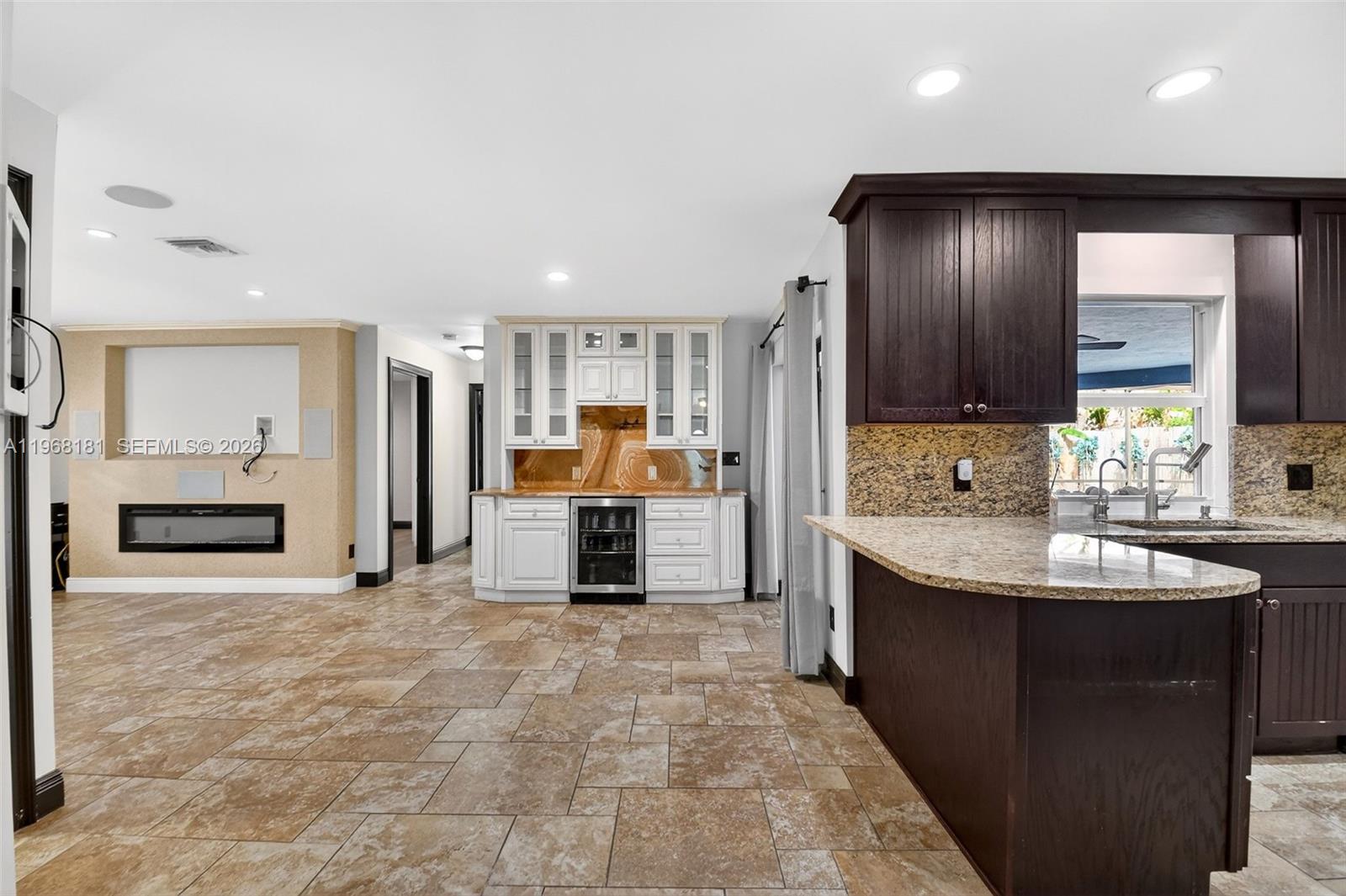 SUGAR POND MANOR OF WELLI - Residential