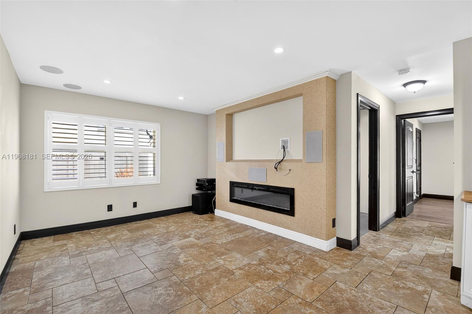 SUGAR POND MANOR OF WELLI - Residential