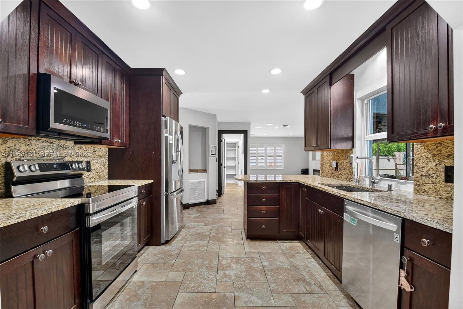 SUGAR POND MANOR OF WELLI - Residential