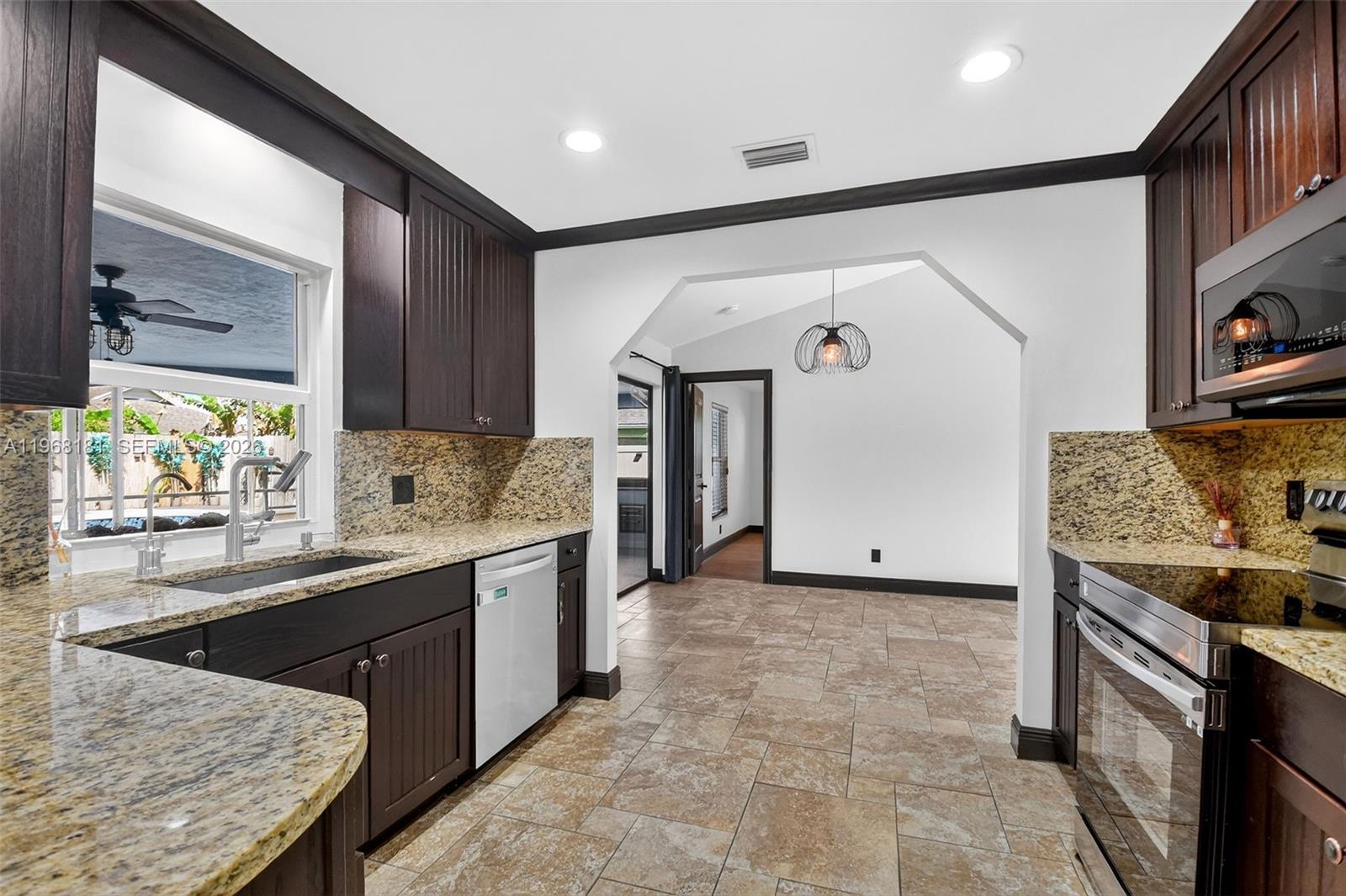 SUGAR POND MANOR OF WELLI - Residential