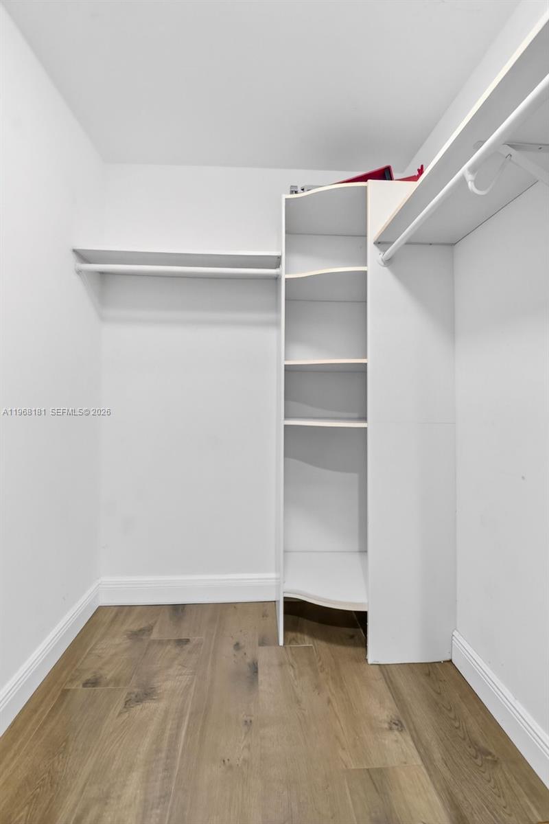 SUGAR POND MANOR OF WELLI - Residential