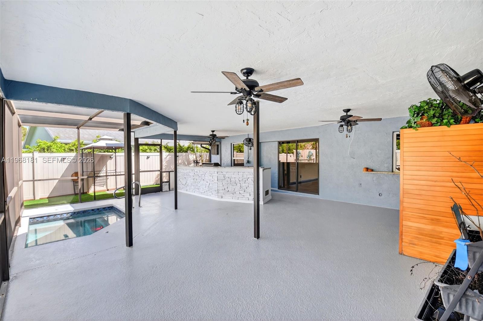 SUGAR POND MANOR OF WELLI - Residential