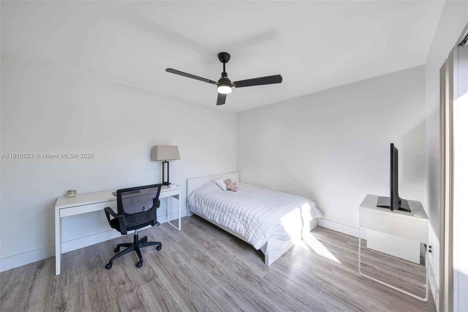 C H E ACRES - Residential Lease