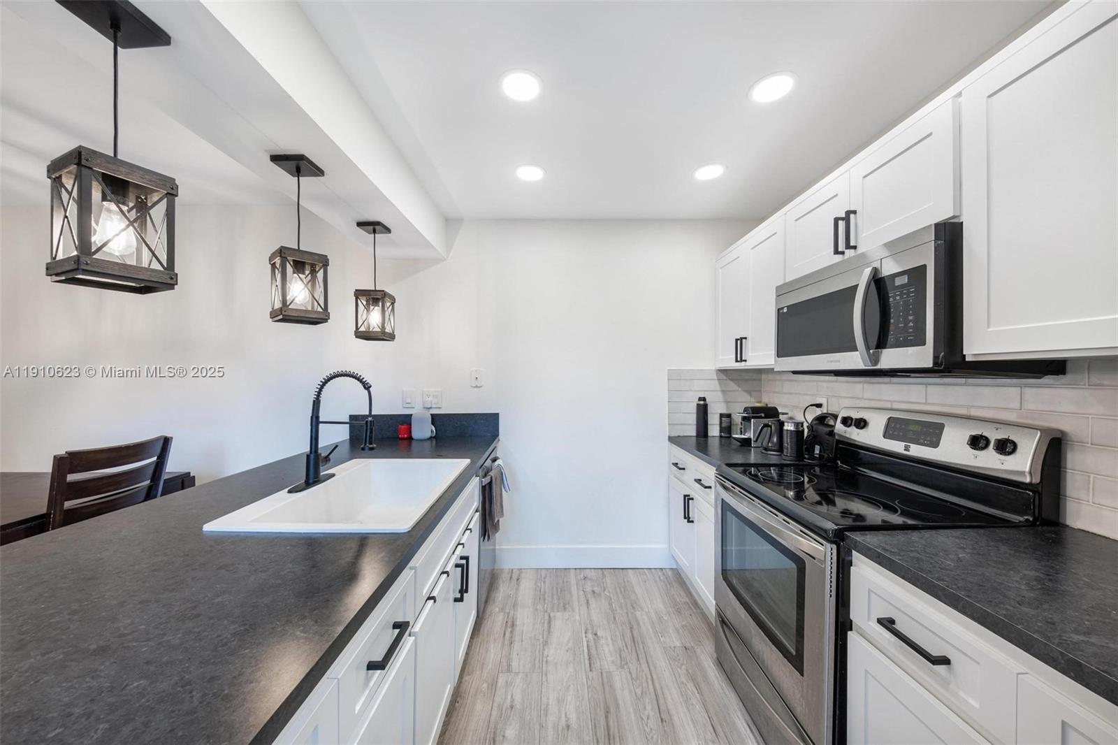 C H E ACRES - Residential Lease