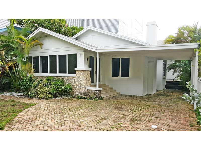SPACIOUS SINGLE FAMILY HOME ON EDGEWATER AREA, NEAR DESIGN DISTRICT, WYNWOOD AND MIDTOWN SHOPS...EXCELLENT FOR LARGE FAMILY OR ROOMATES...3 BEDS + DEN & 3 FULL BATHS...OVER 1,800 SQFT UNDER A/C AREAS...NICE MODERN KITCHEN AND DECK PATIO...ROOM TO PARK 3 CARS INSIDE THE GATES,