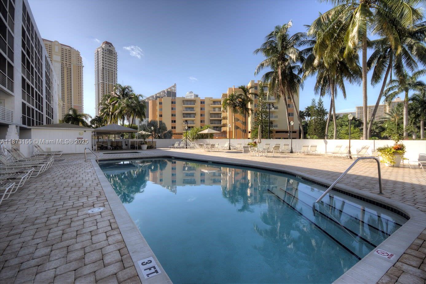 sunny isles beach steps to the beach and all services