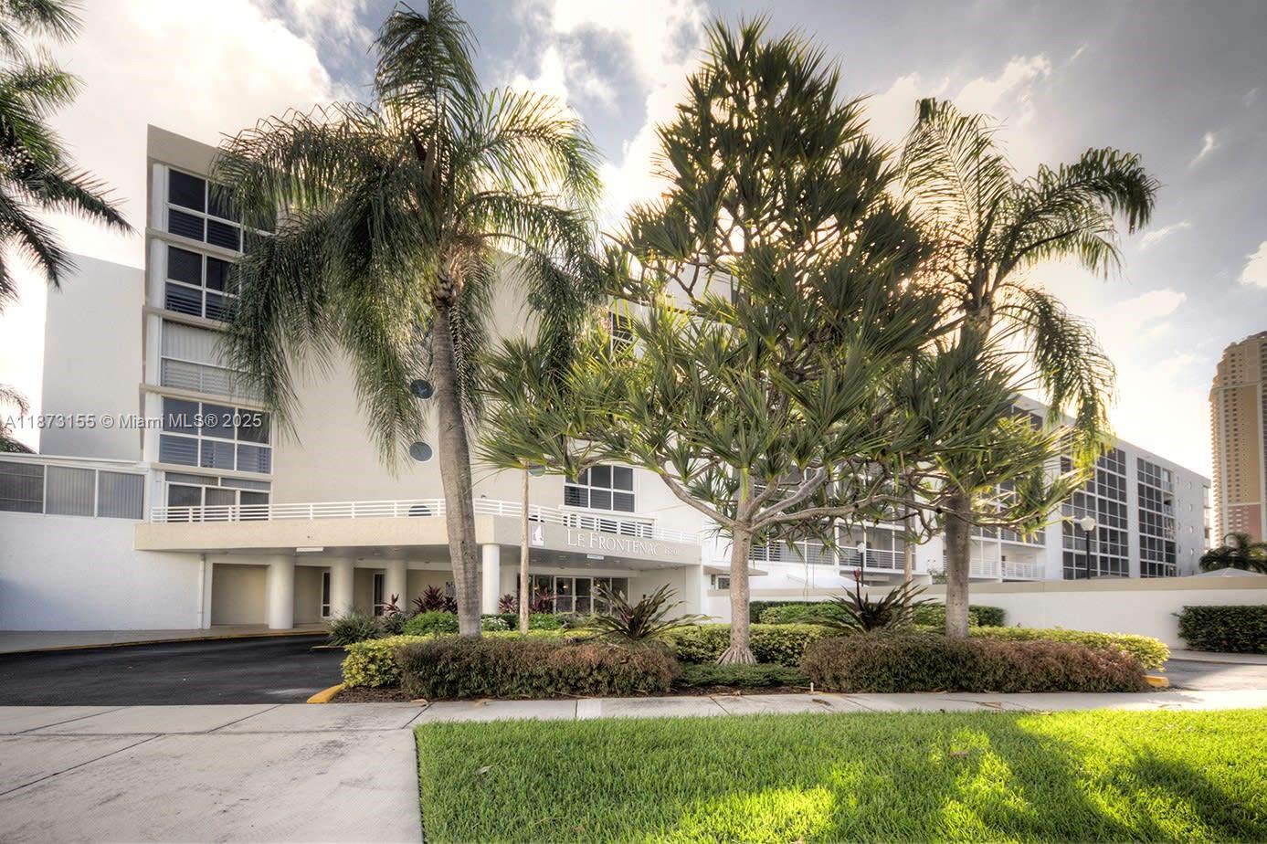 LE FRONTENAC CONDO - Residential