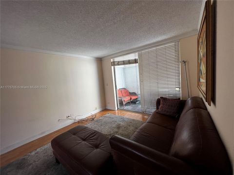 447 NE 195th St 309 Miami FL 33179