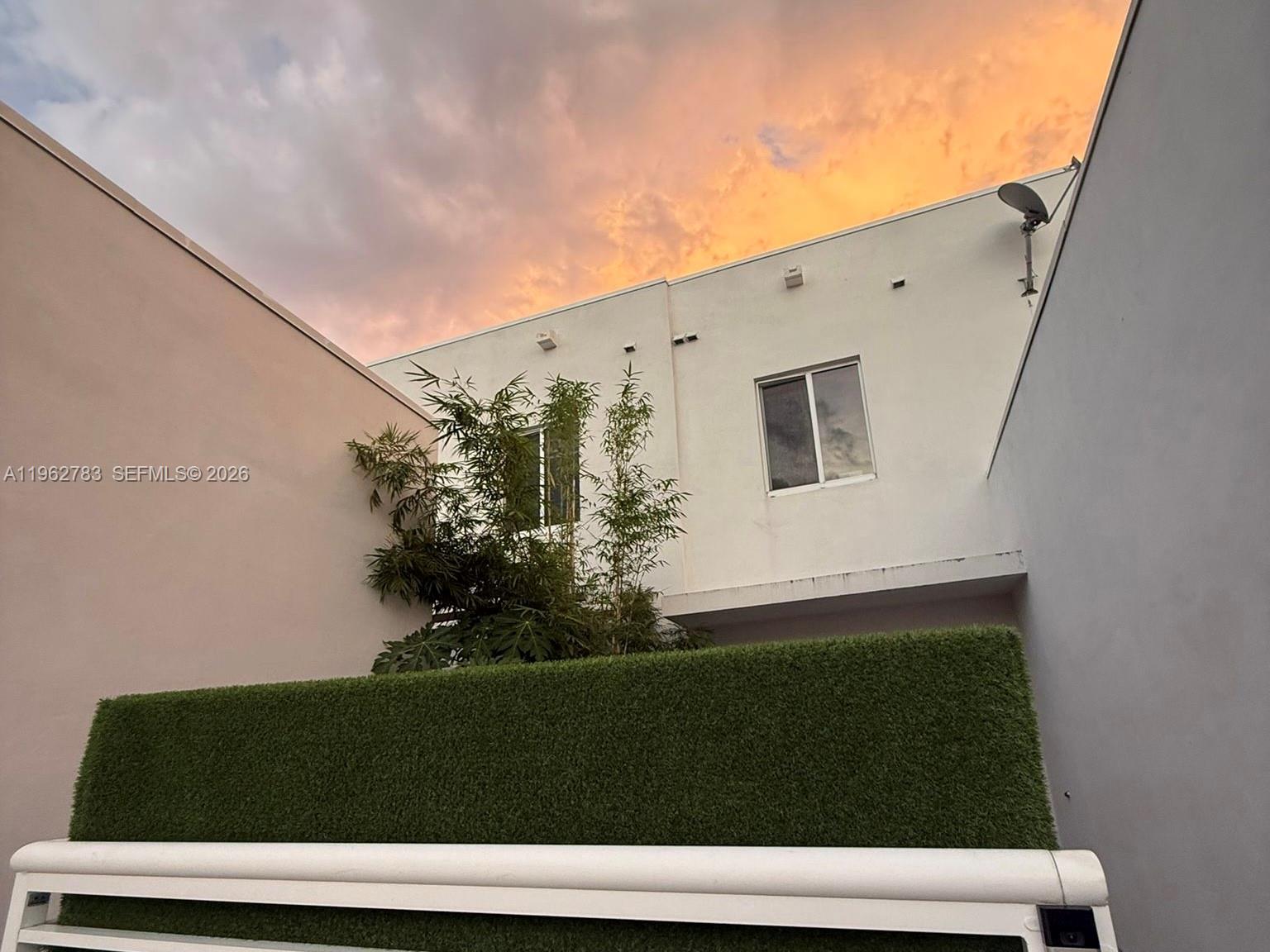 LANDMARK AT DORAL CENTRAL - Residential