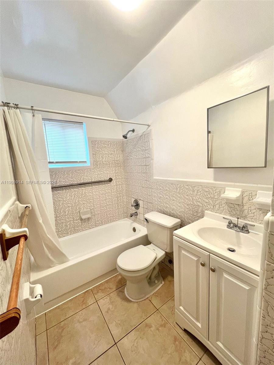 AQUA MARINE - Residential Lease