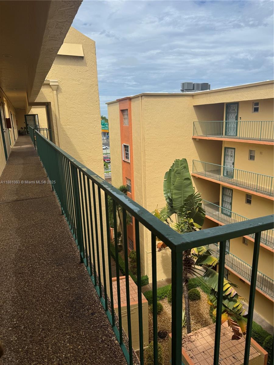 TOWERS OF WESTLAND CONDO - Residential