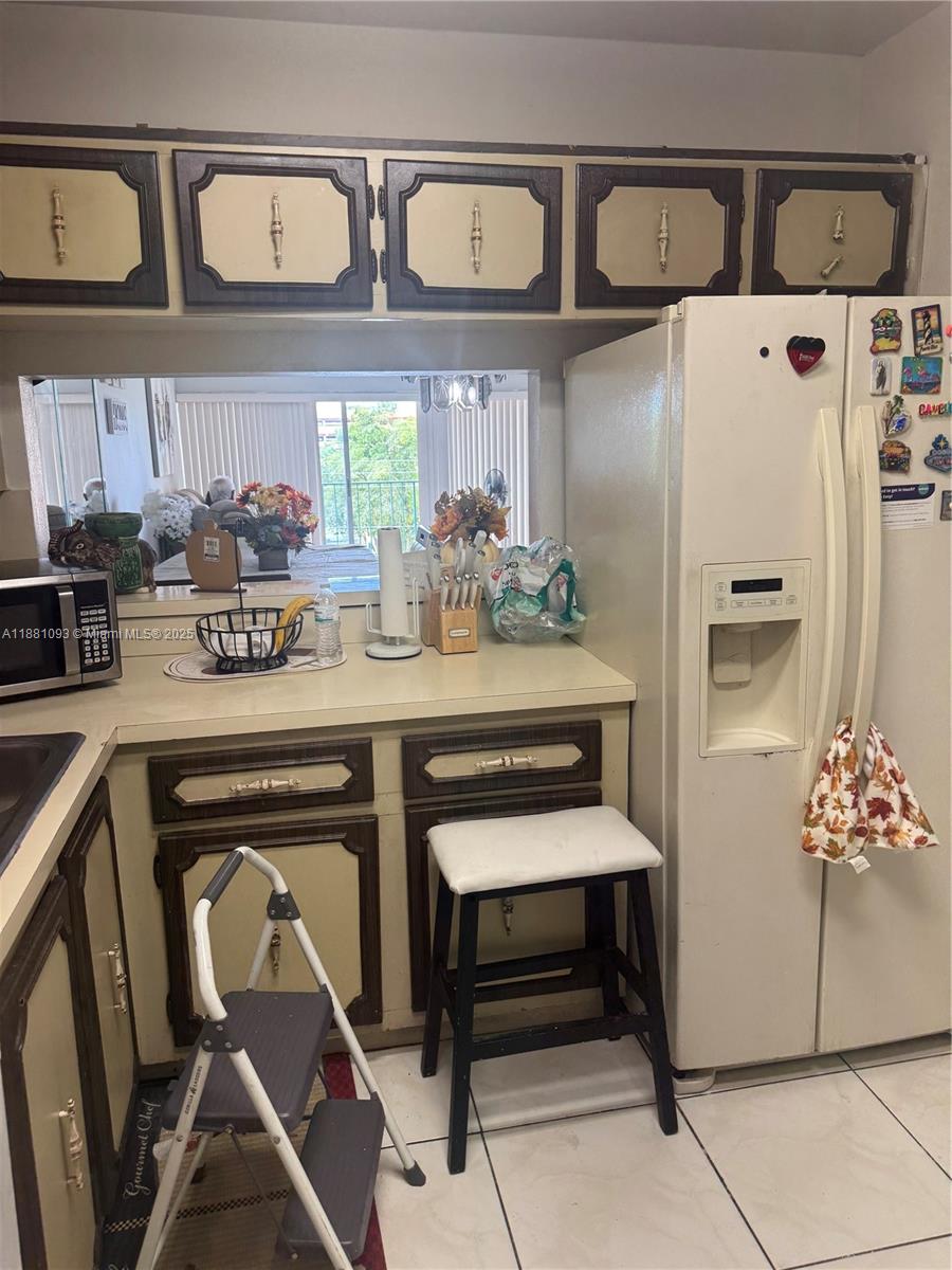 TOWERS OF WESTLAND CONDO - Residential