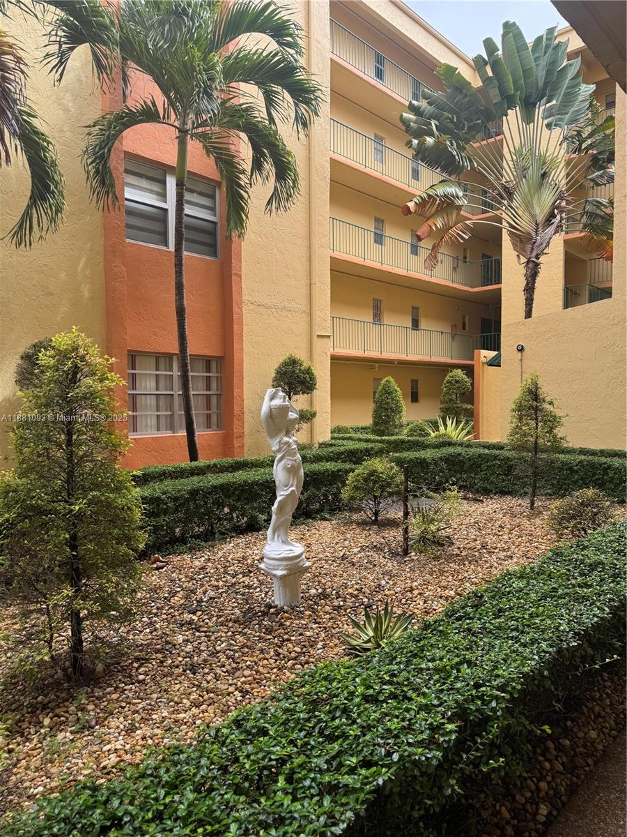 TOWERS OF WESTLAND CONDO - Residential