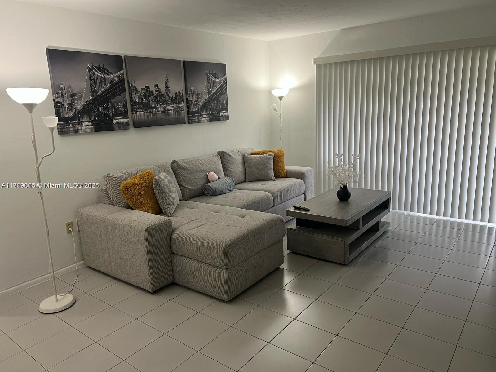 LAKEWOOD VILLAS CONDO - Residential