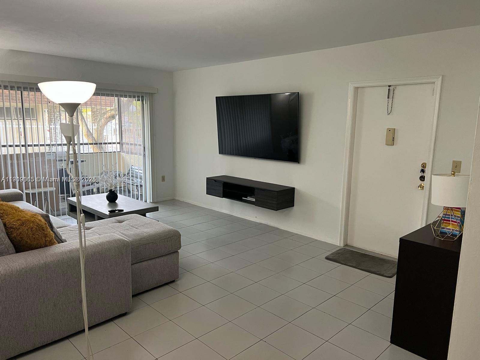 LAKEWOOD VILLAS CONDO - Residential