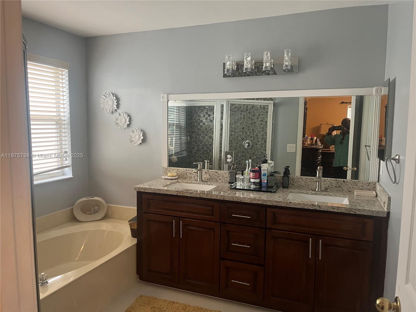 RIVIERA ISLES III - Residential