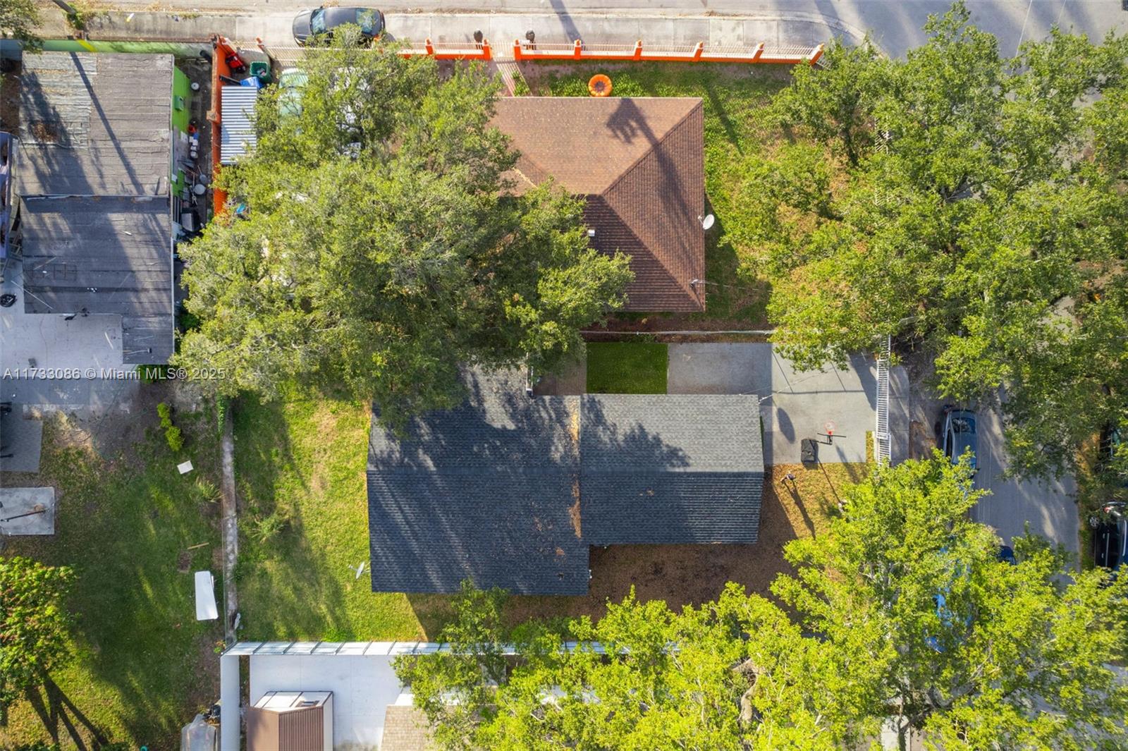 SEMINOLE LAWNS - Residential