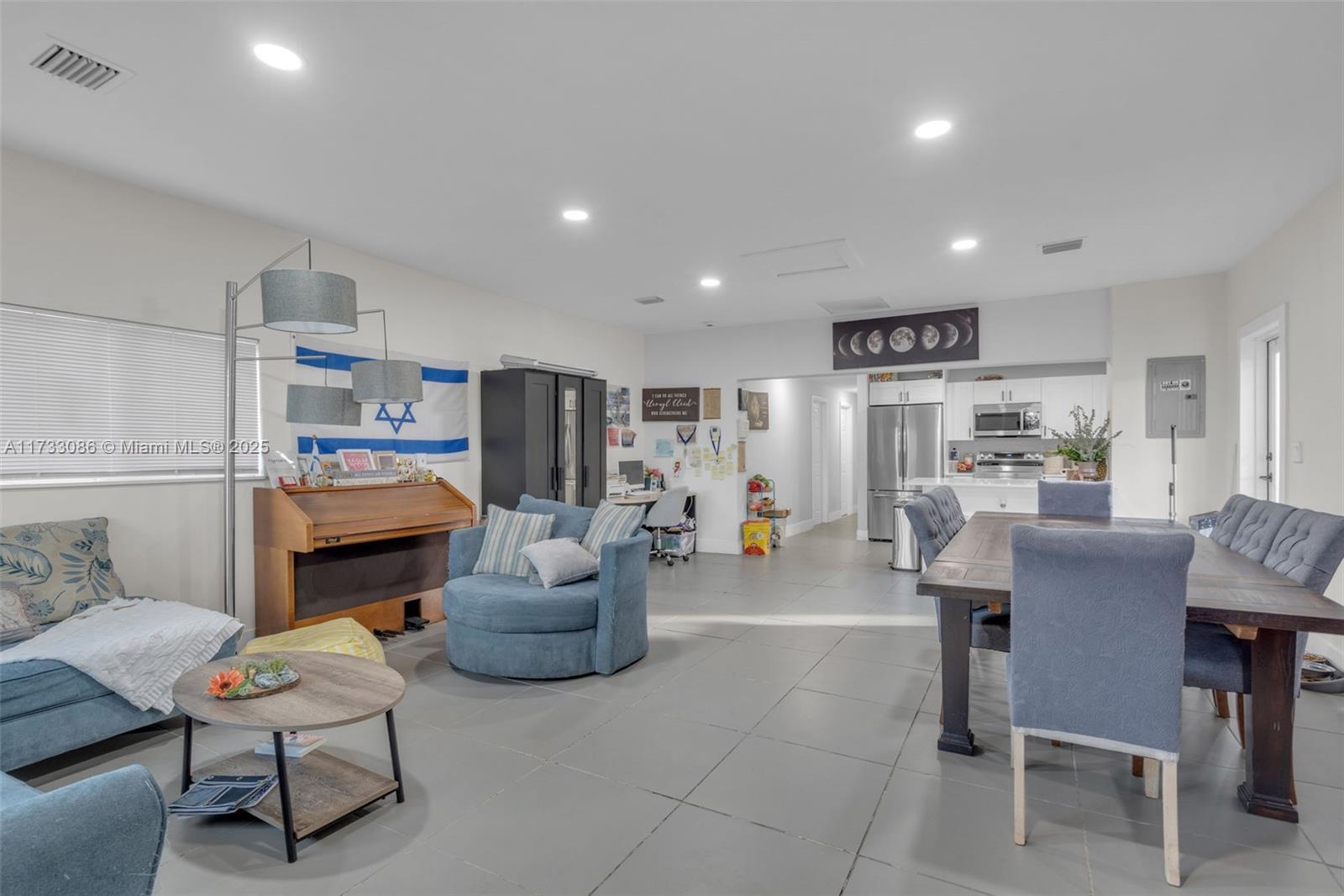 SEMINOLE LAWNS - Residential