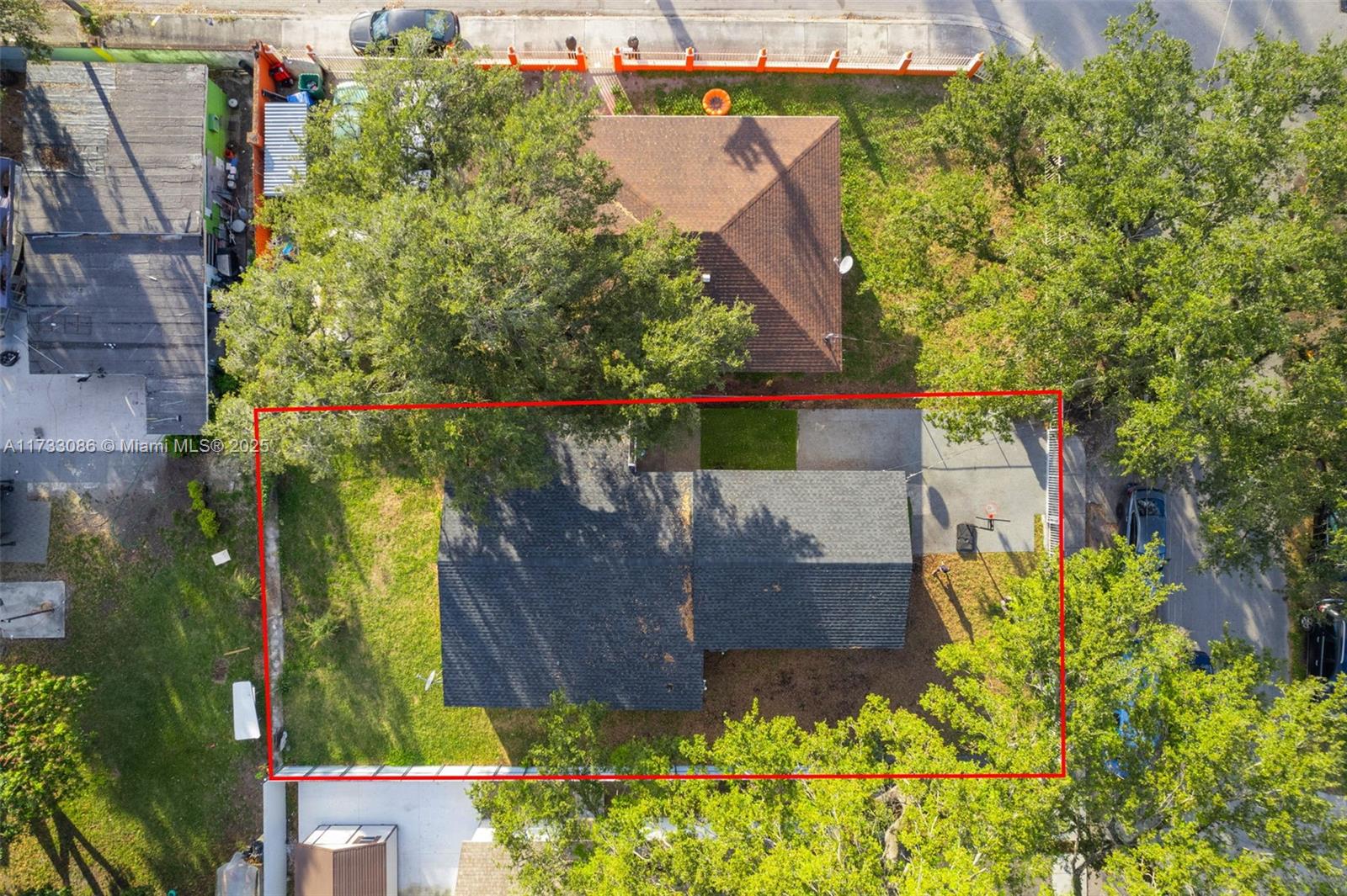 SEMINOLE LAWNS - Residential