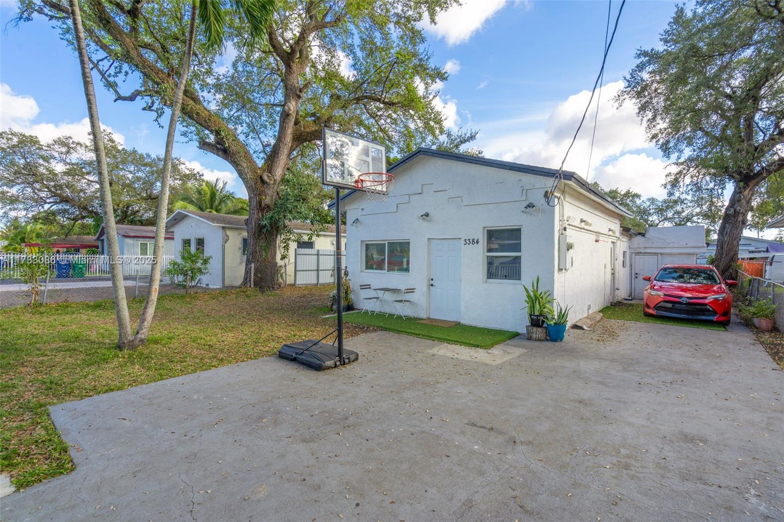 SEMINOLE LAWNS - Residential
