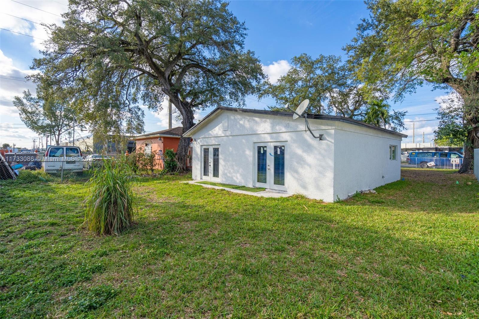 SEMINOLE LAWNS - Residential