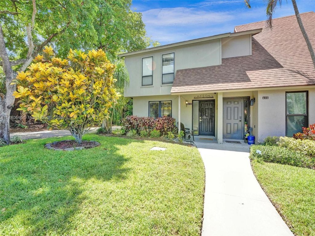 Photo of 416 Sandtree Dr, Palm Beach Gardens, FL 33403 (MLS # A11440646)